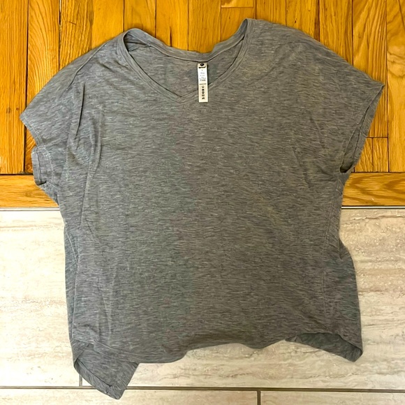 Gray workout top with open back - Picture 1 of 5